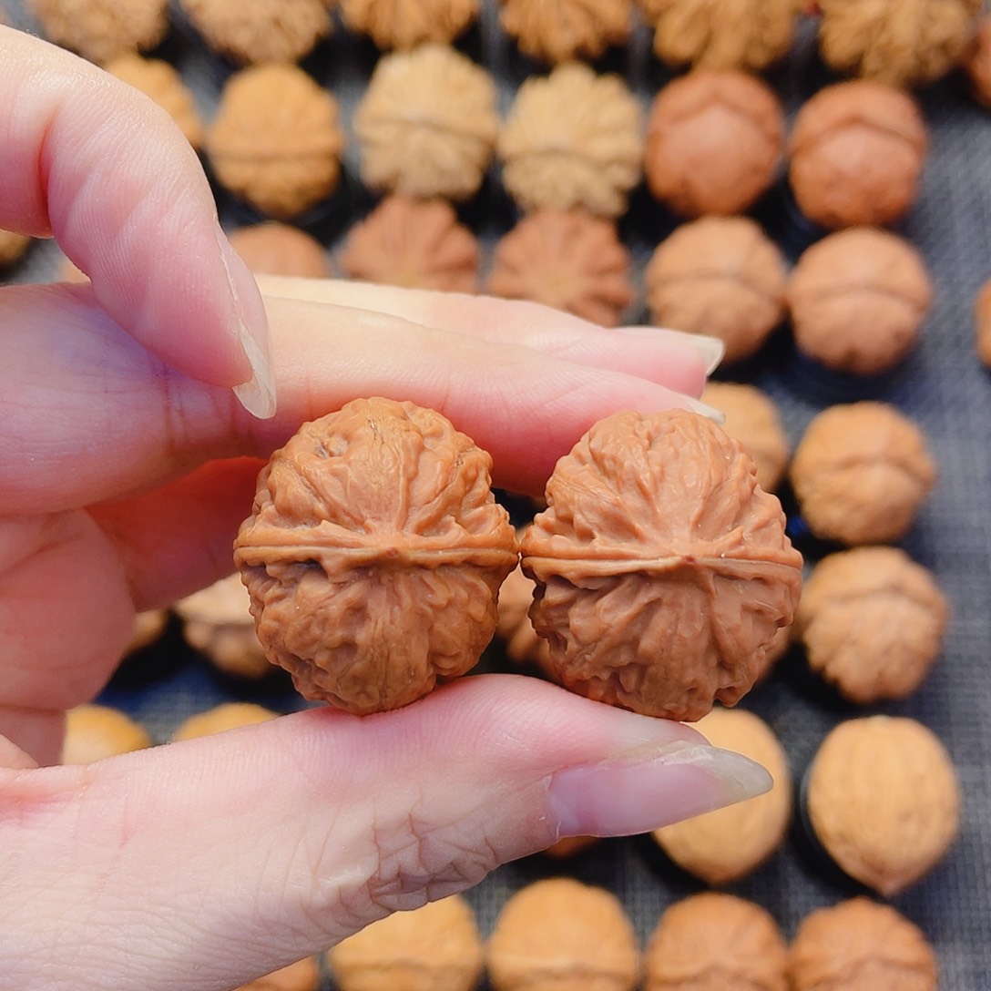 文玩核桃把件佛肚红元宝