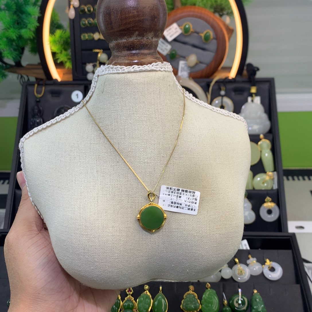 和田玉18K金镶嵌吊坠(赠链)