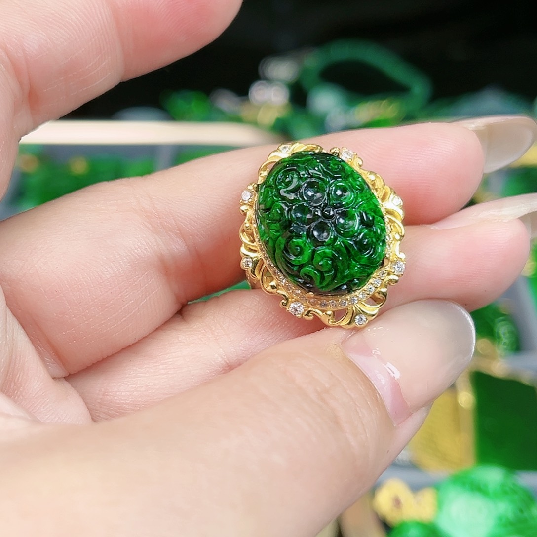 翡翠颈饰银S925镶嵌戒指