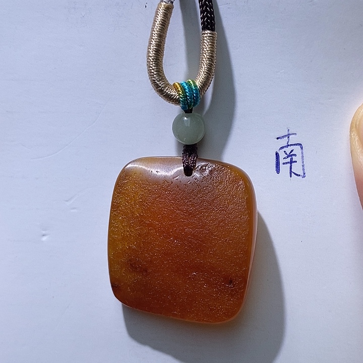 未镶嵌琥珀珠宝奇石