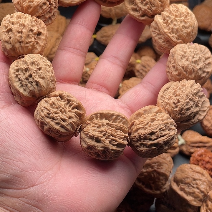 小***哥文玩核桃吊坠2白狮子