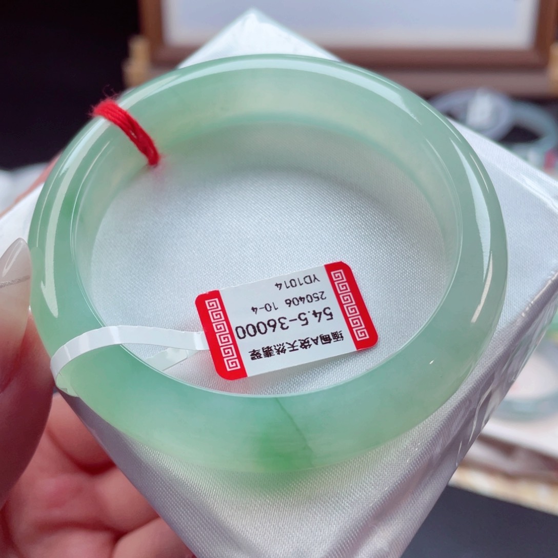 翡翠手镯未镶嵌54.8冰绿芙蓉 胶钢性十足 抢手必拍 2