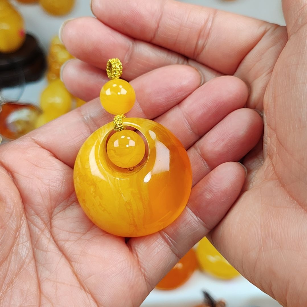 蜜蜡吊坠(赠链)未镶嵌