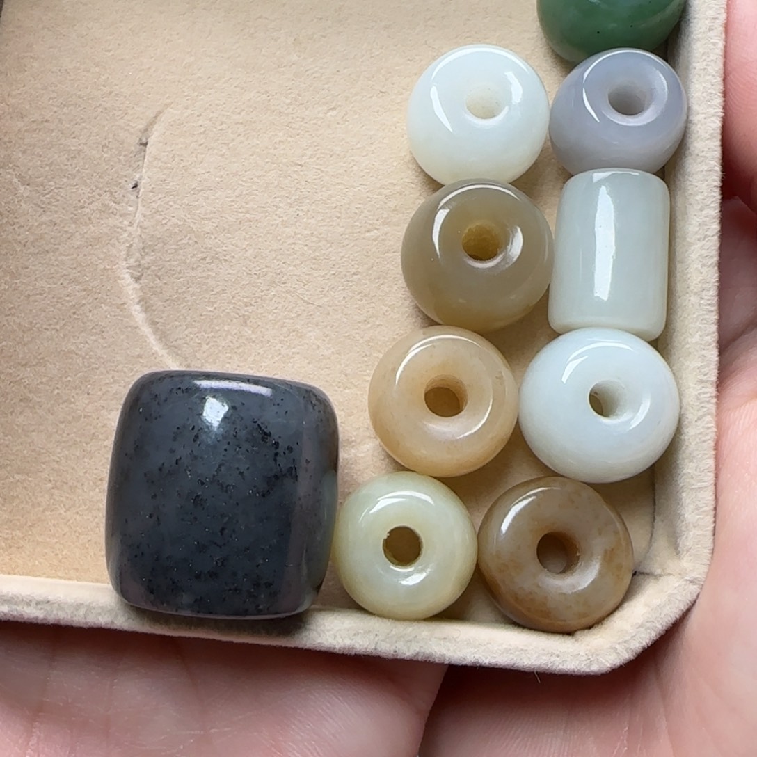 蝈***蝈和田玉未镶嵌颈饰