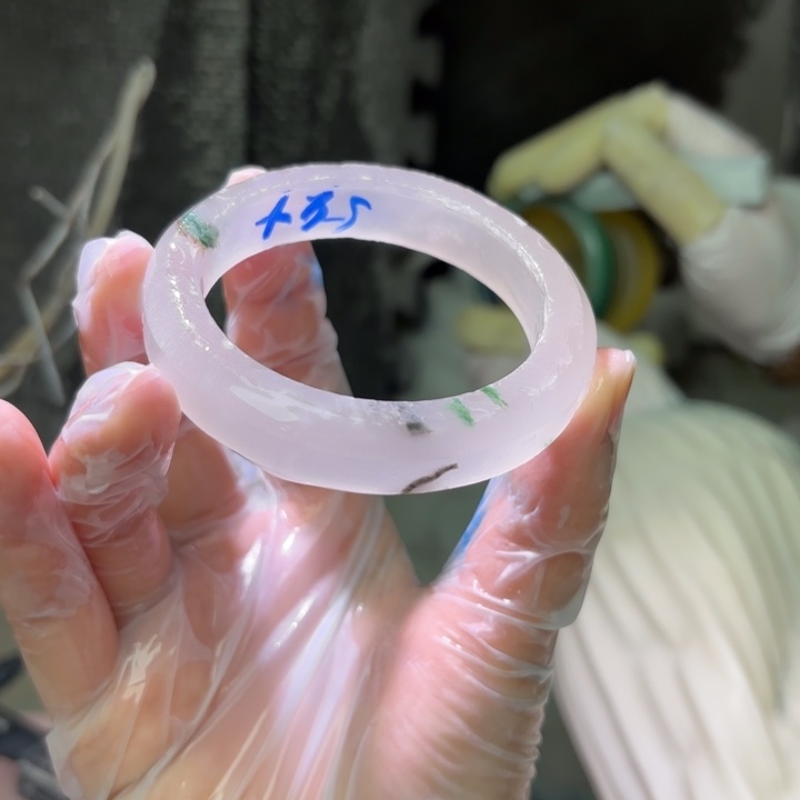 小****石英质玉未镶嵌手镯定制