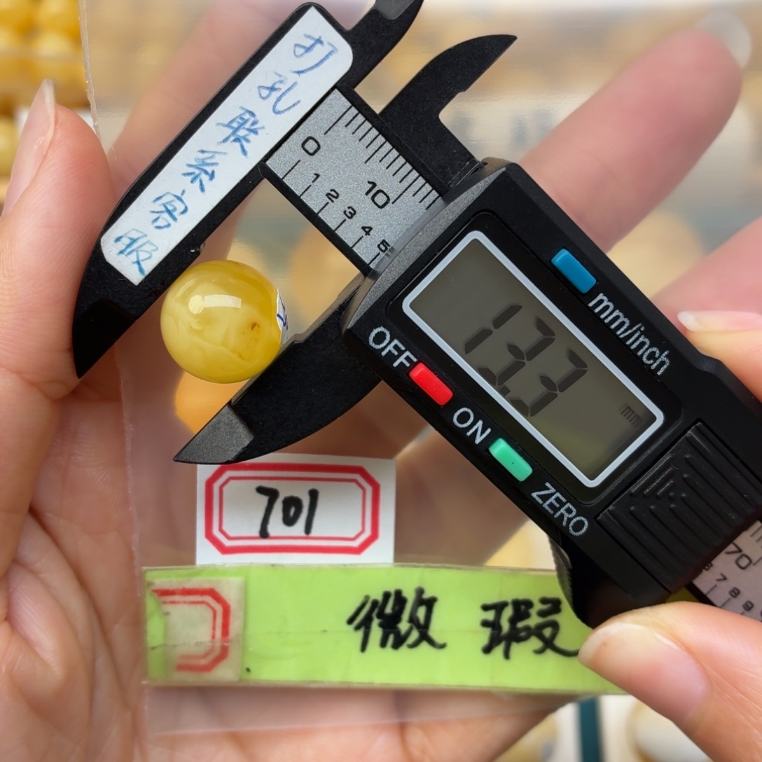 蜜蜡未镶嵌裸石微瑕