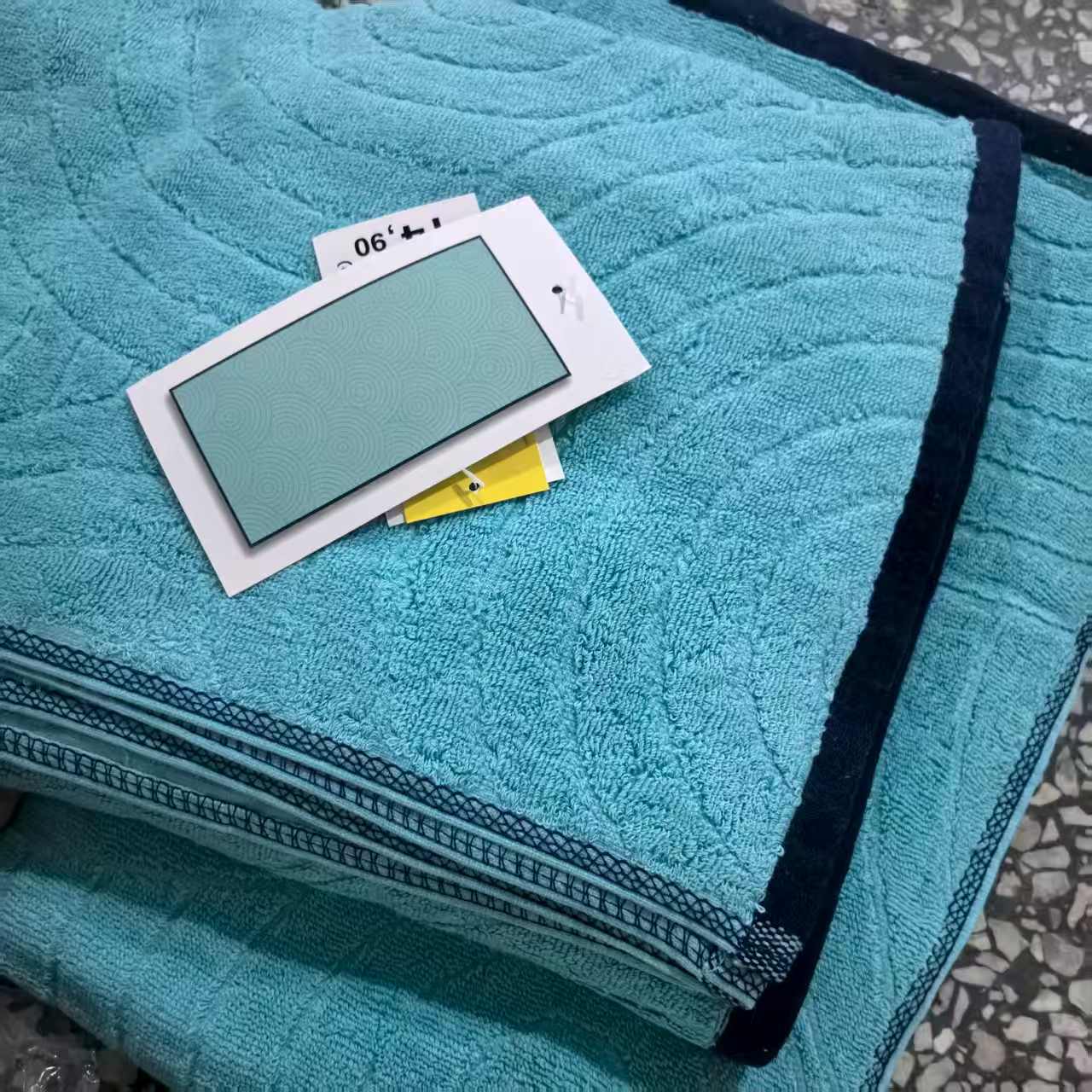 浅蓝提花纯棉浴巾，86*160