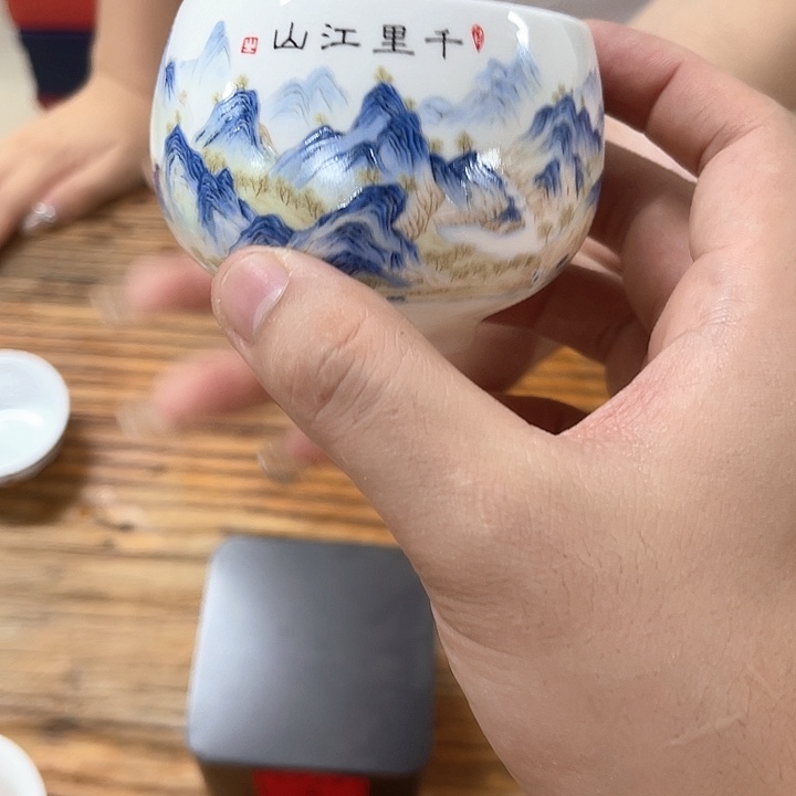 孤品茶具套装等。      
