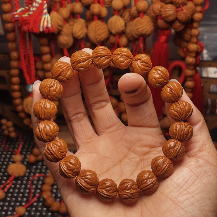 木质类龙纹桃枭挂件