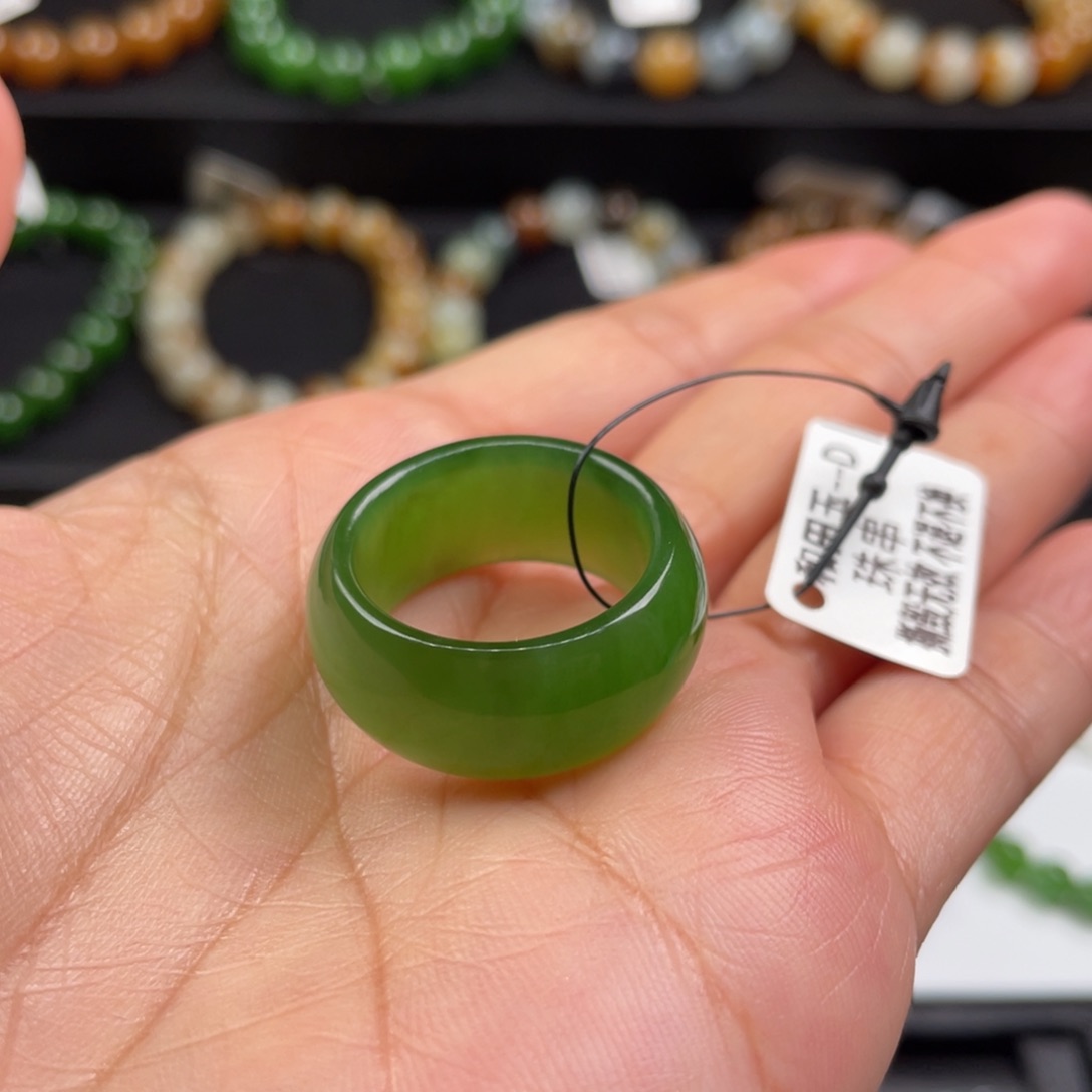 未镶嵌戒指和田玉