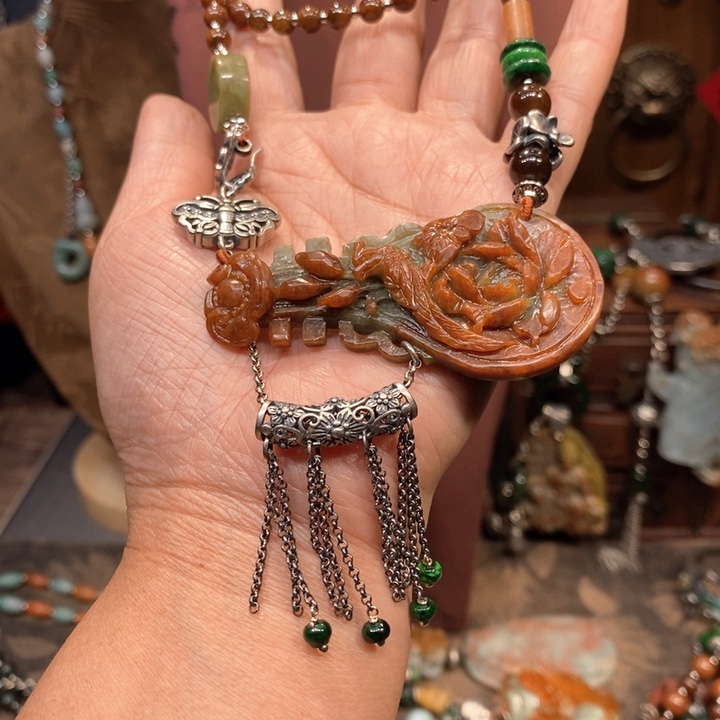 翡翠吊坠(赠链)未镶嵌