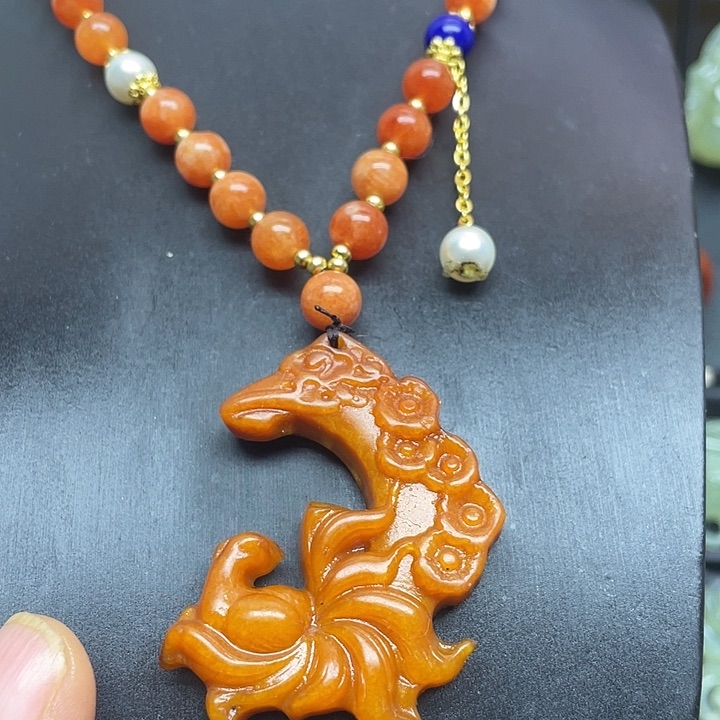 未镶嵌蛇纹石玉颈饰