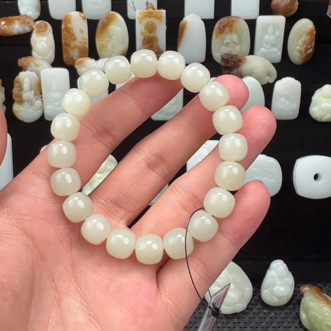 和田玉颈饰未镶嵌