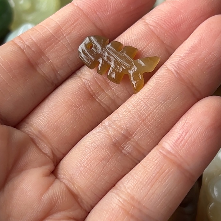 颈饰未镶嵌和田玉心****ॱ