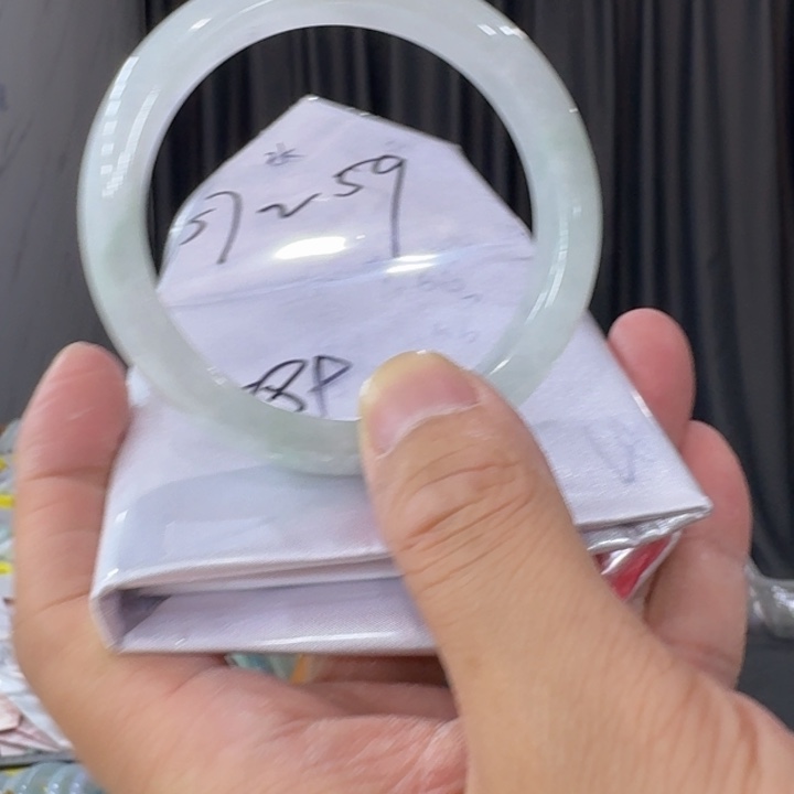 翡翠手镯未镶嵌H**?纯天然缅甸翡翠a货