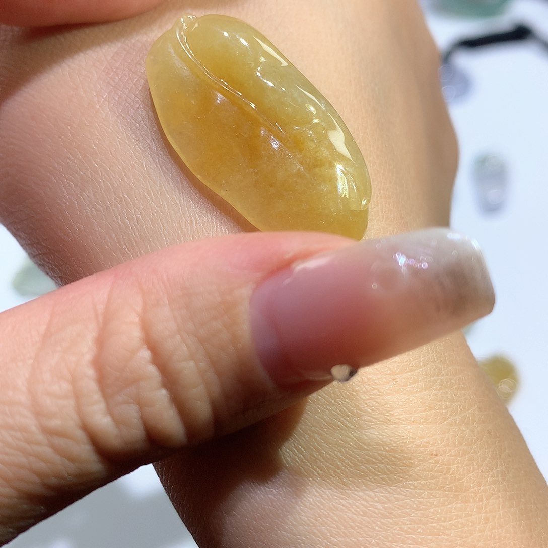 翡翠颈饰未镶嵌叶子