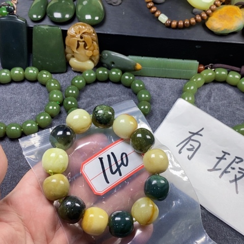 未镶嵌蛇纹石玉手链