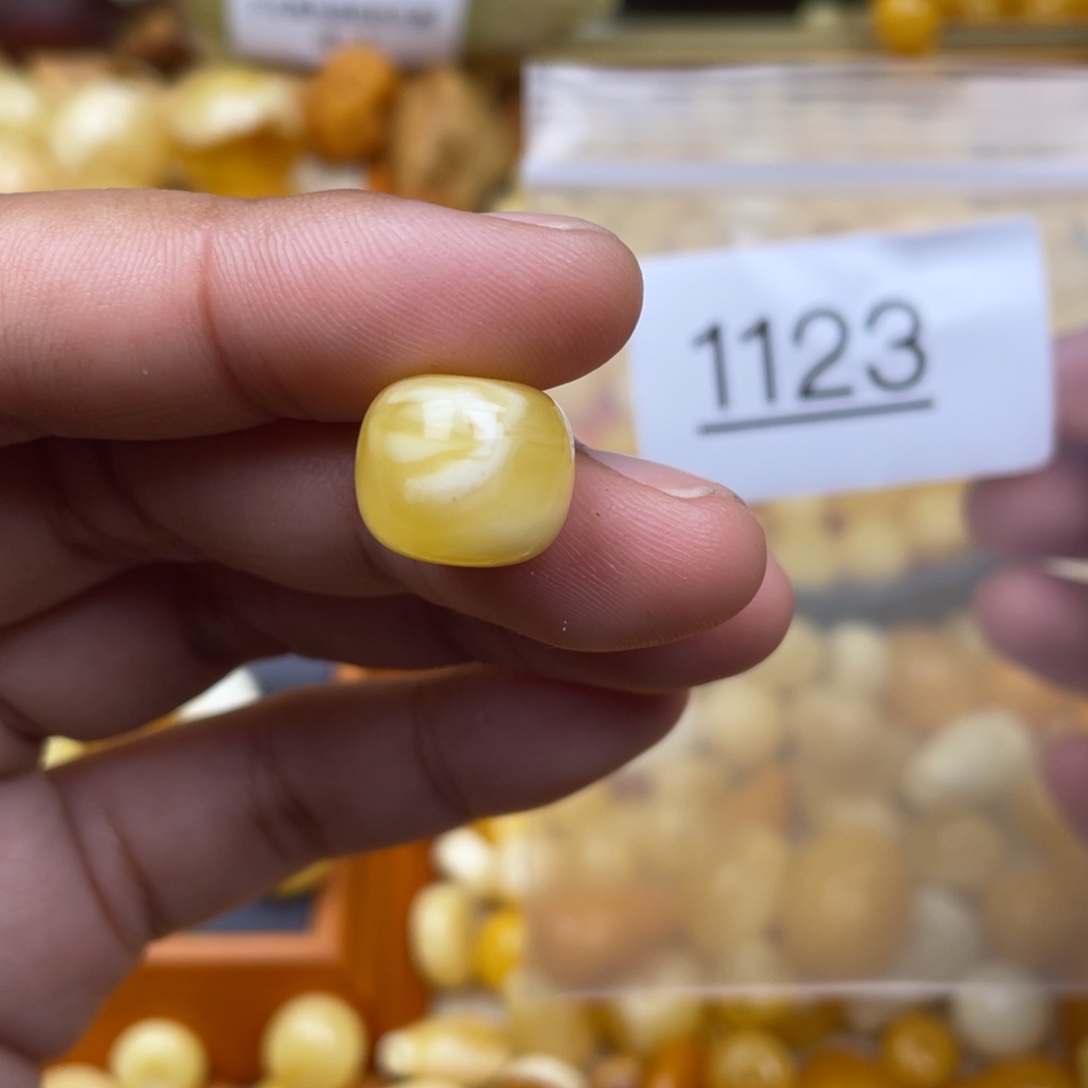 琥珀珠宝奇石未镶嵌一***顿小矿点