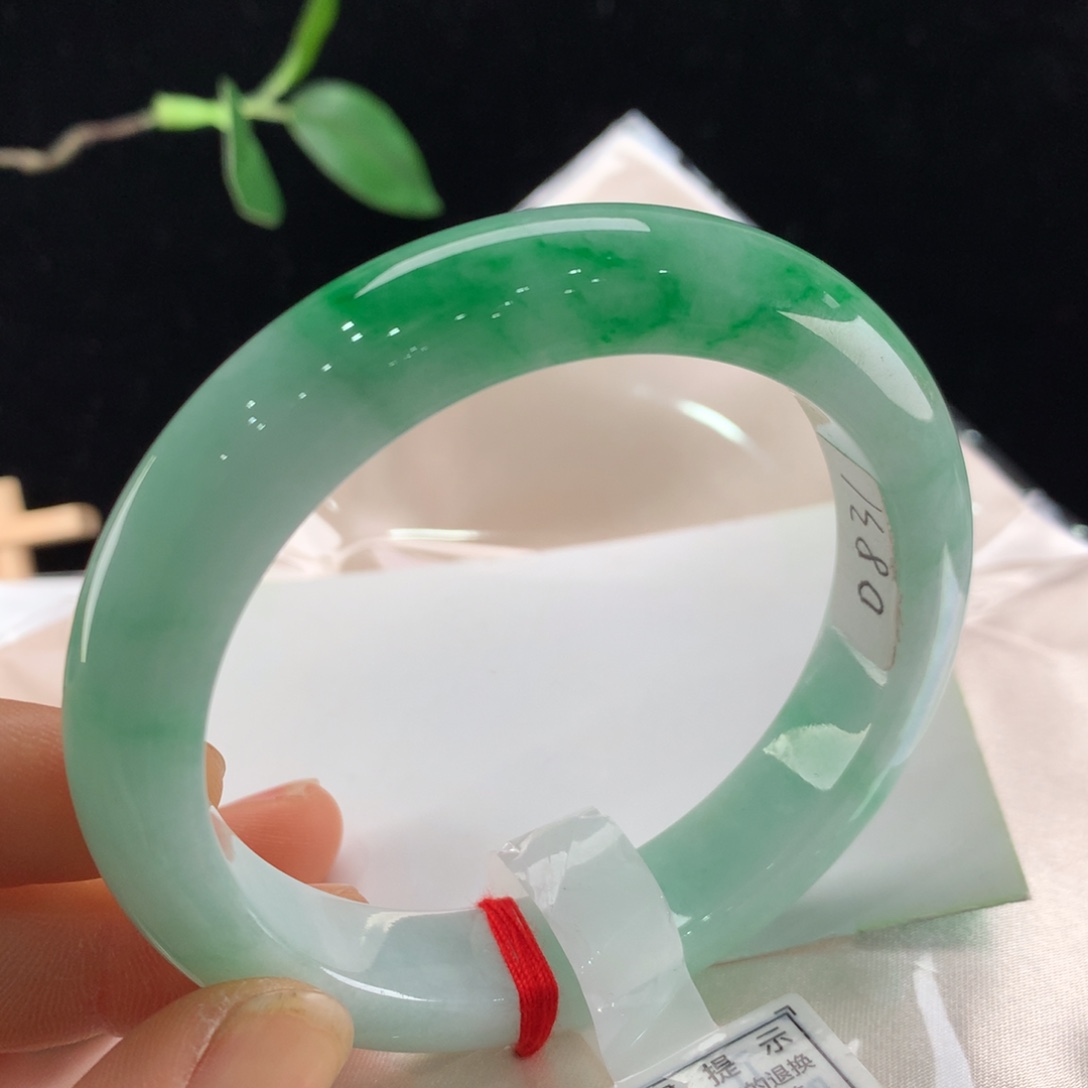 翡翠手镯未镶嵌111-0831