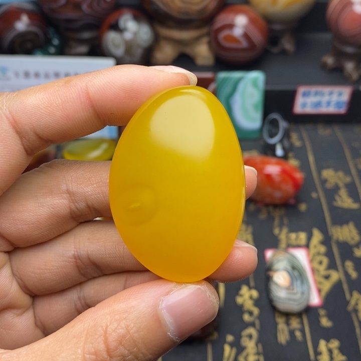 玛瑙/玉髓未镶嵌天然玛瑙玉髓俏皮灵动原石