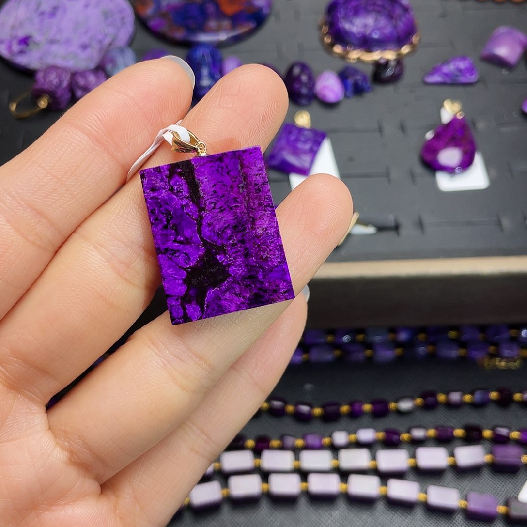 苏纪石（舒俱来）吊坠18K金镶嵌雨**