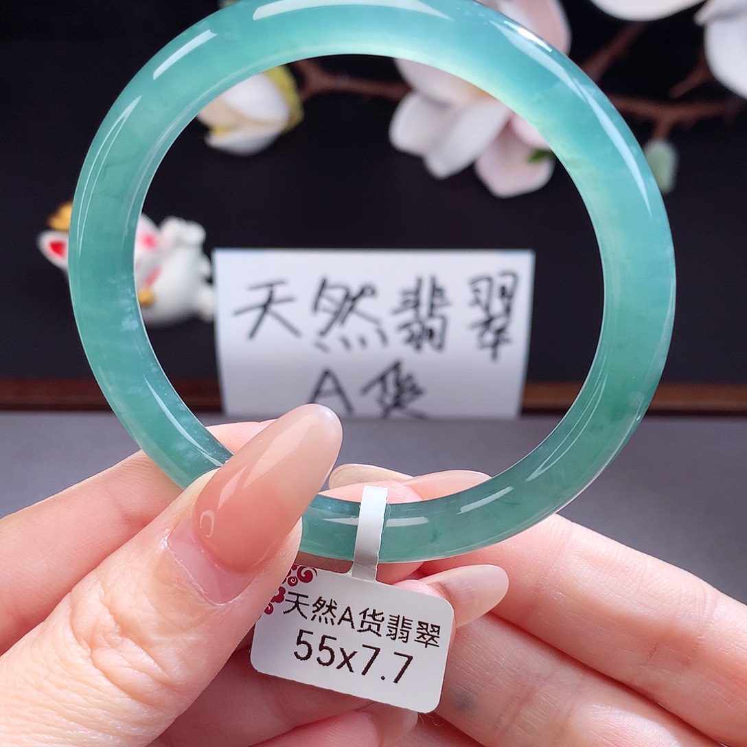 翡翠手镯（圆镯）未镶嵌