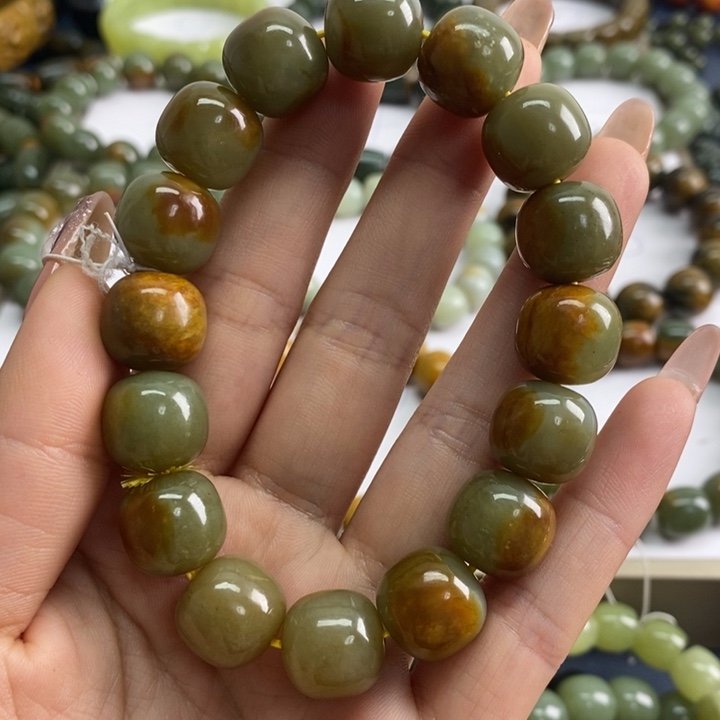 未镶嵌透闪石质玉珠宝奇石和**处