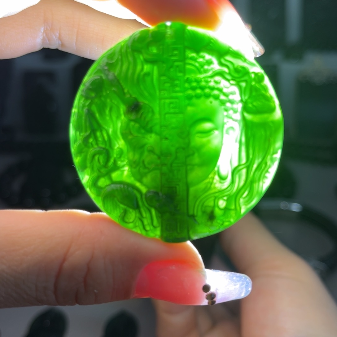 蛇纹石玉颈饰合金