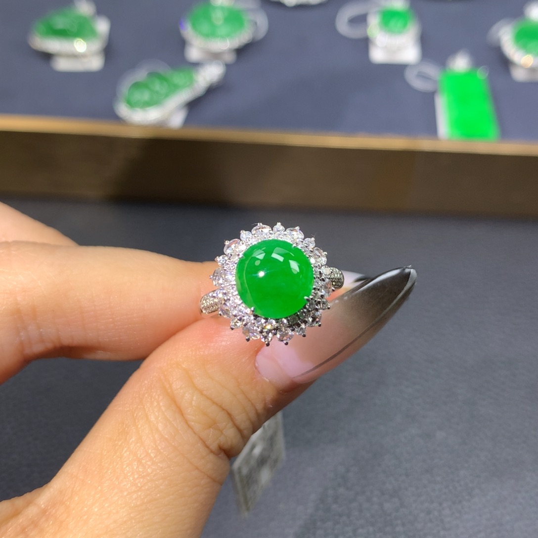 翡翠戒指18K金镶嵌翡翠