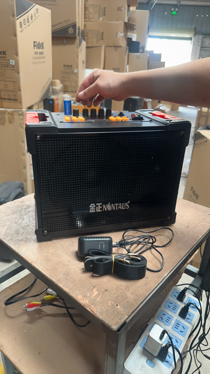 9新  便携小音响，电池不质保，没有话筒