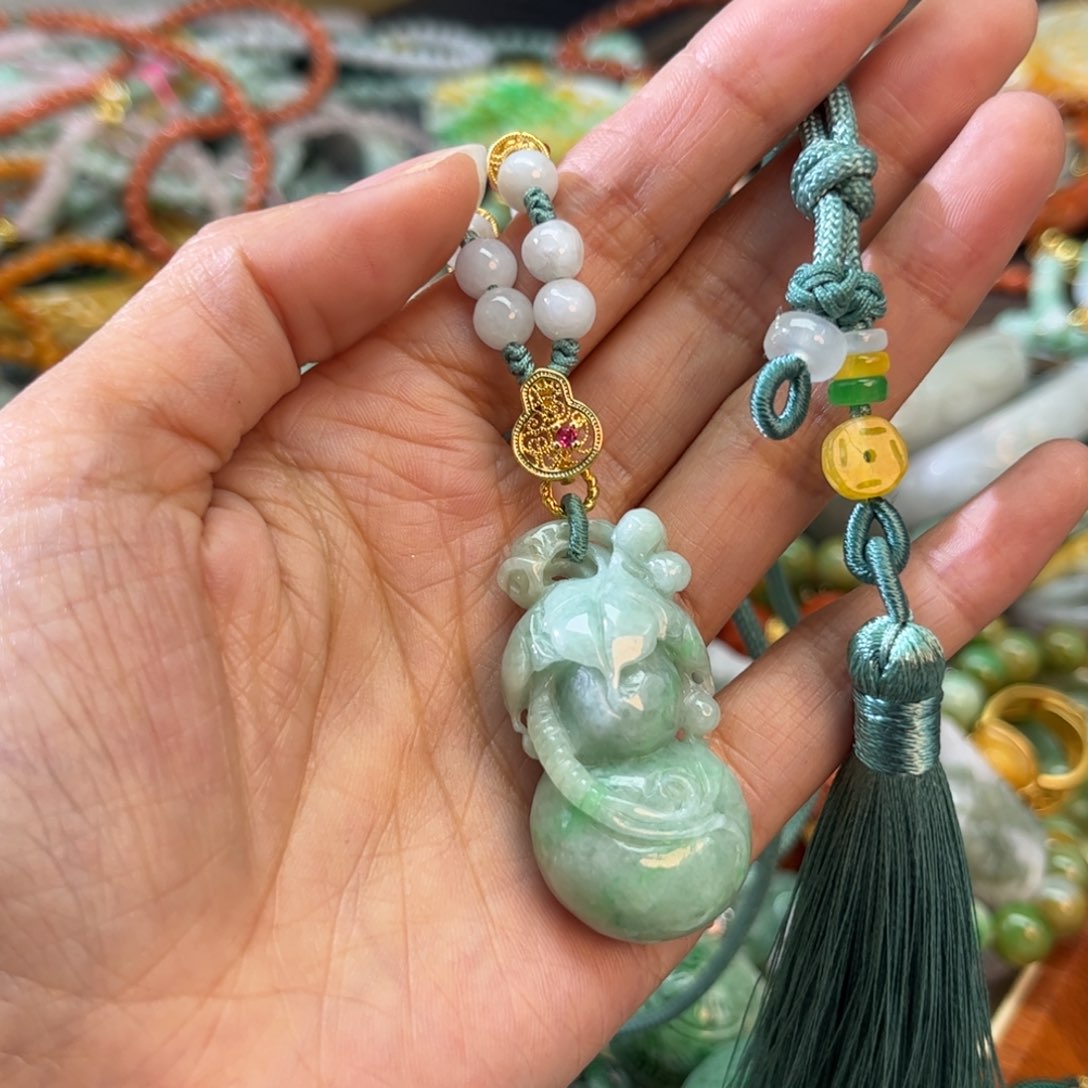 翡翠颈饰未镶嵌翡翠吊坠