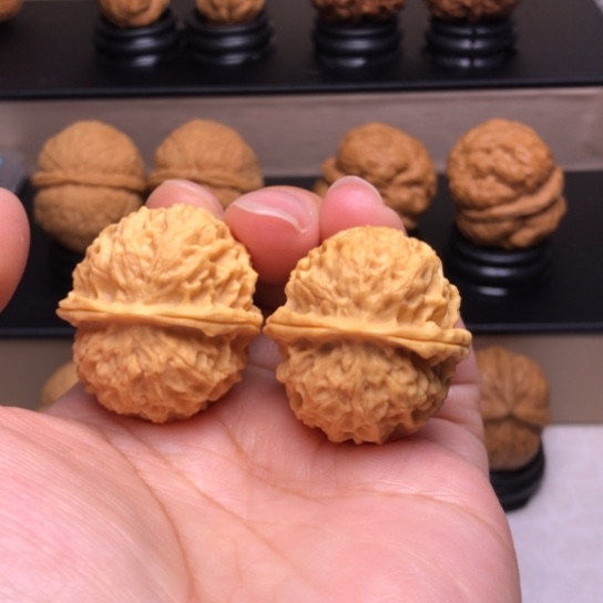 文玩核桃把件珊瑚绣球23