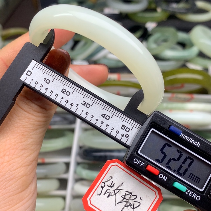 蛇纹石玉未镶嵌手镯1006