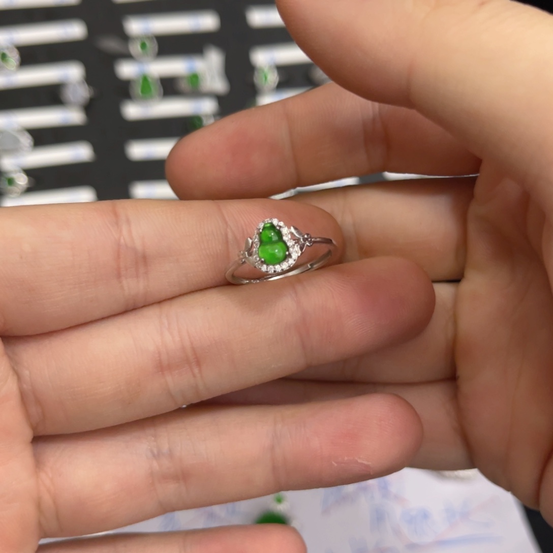 翡翠戒指银S925镶嵌翡翠戒指
