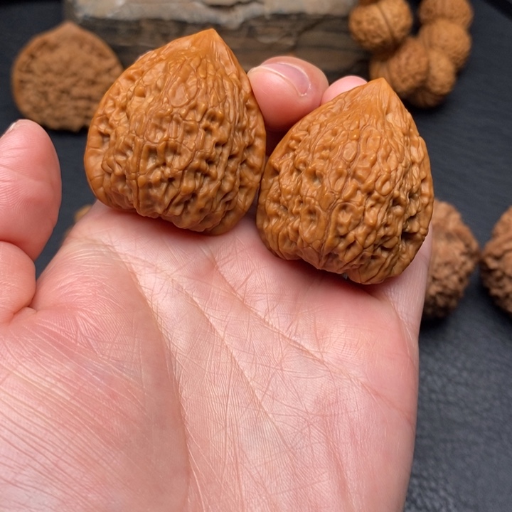 桃核把件34蛇王一抹红