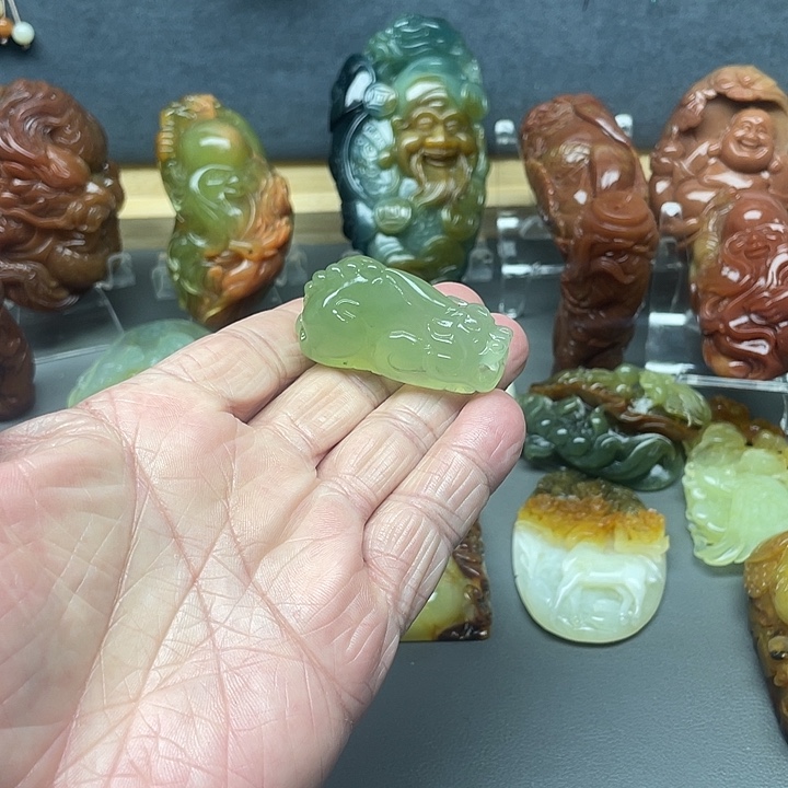 蛇纹石玉未镶嵌挂件