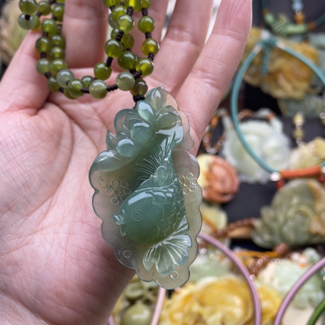 蛇纹石玉颈饰未镶嵌