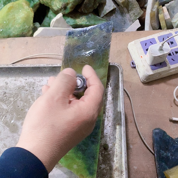 未镶嵌蛇纹石玉珠宝奇石