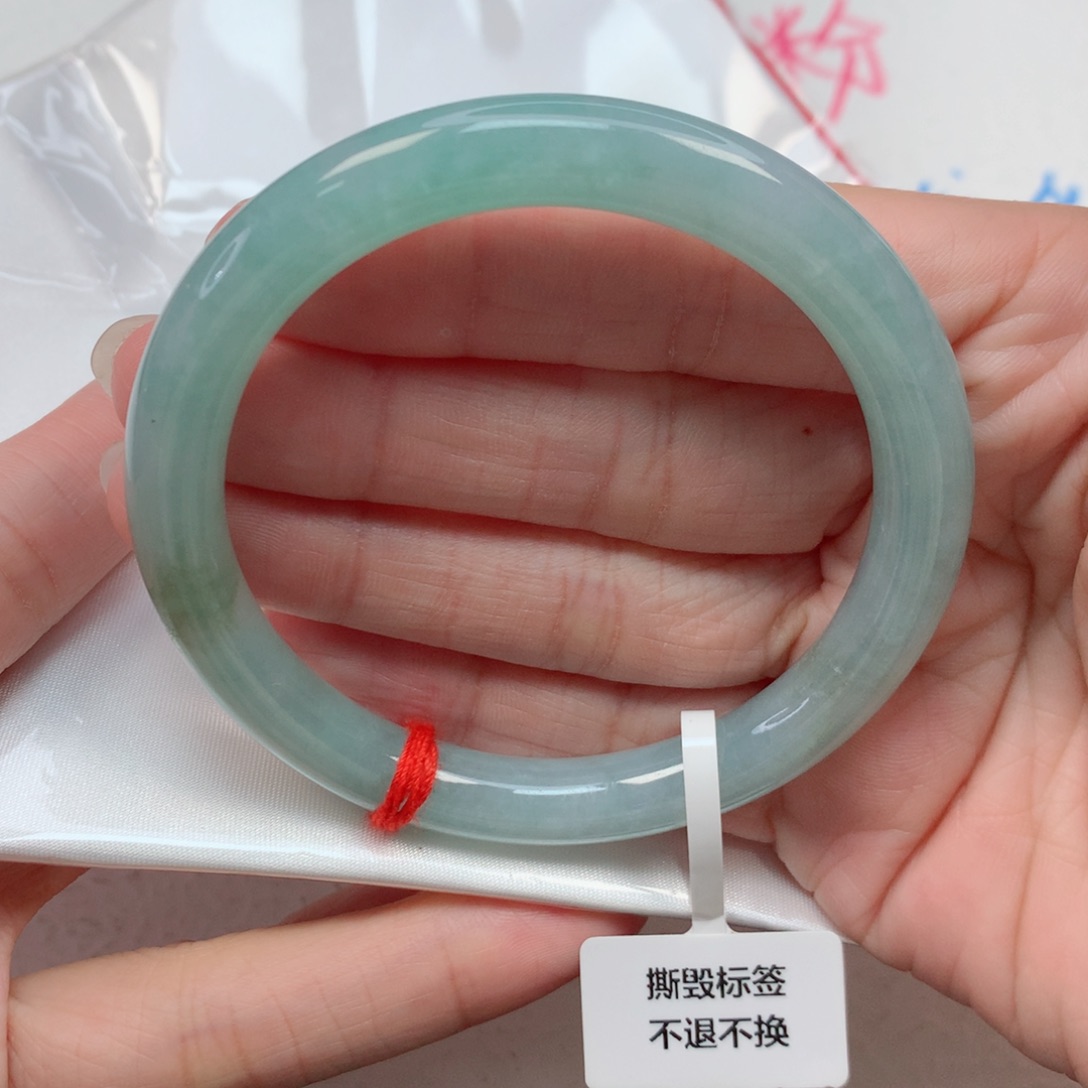 翡翠手镯未镶嵌55.9圆条 晴蓝底