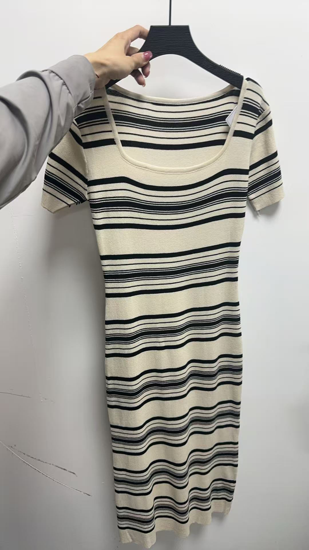 夏季条纹方领短袖针织连衣裙修身收腰中长款女装