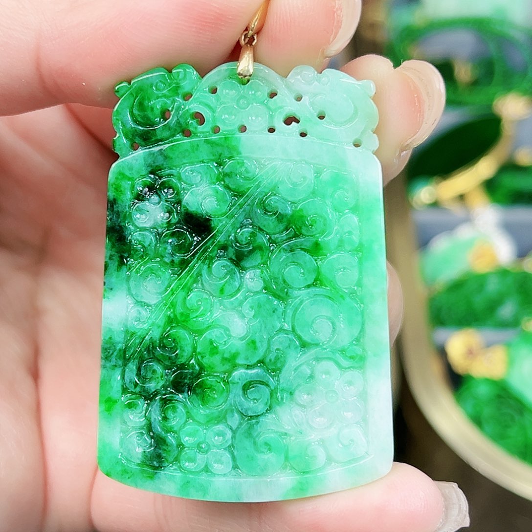 翡翠颈饰18K金镶嵌吊坠