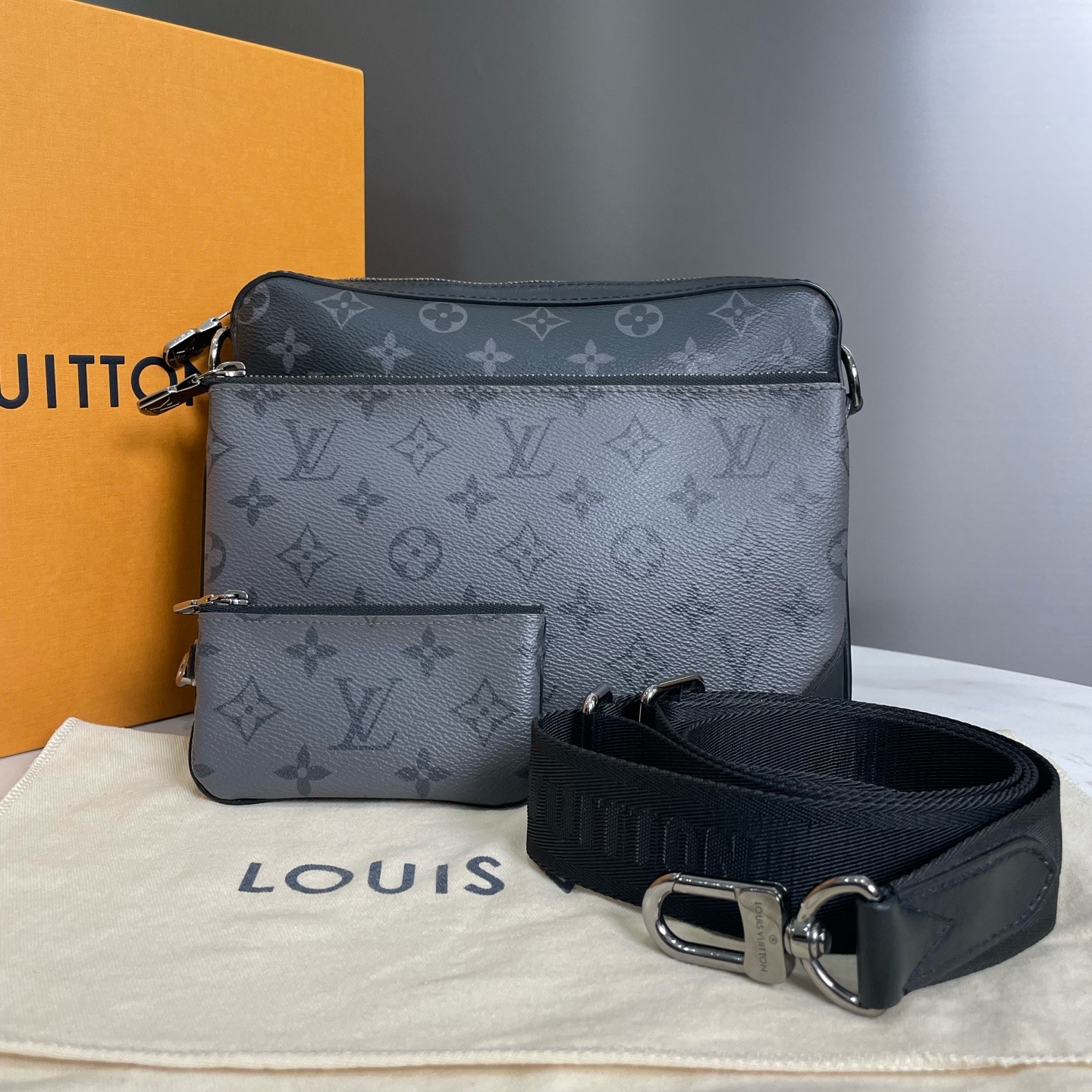 95新 LouisVuitton/路易威登  黑武士三合一斜挎包，16346372