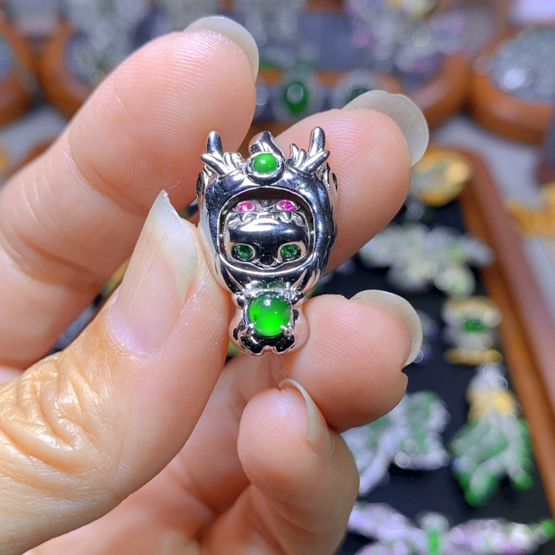 翡翠颈饰银S925镶嵌天然翡翠