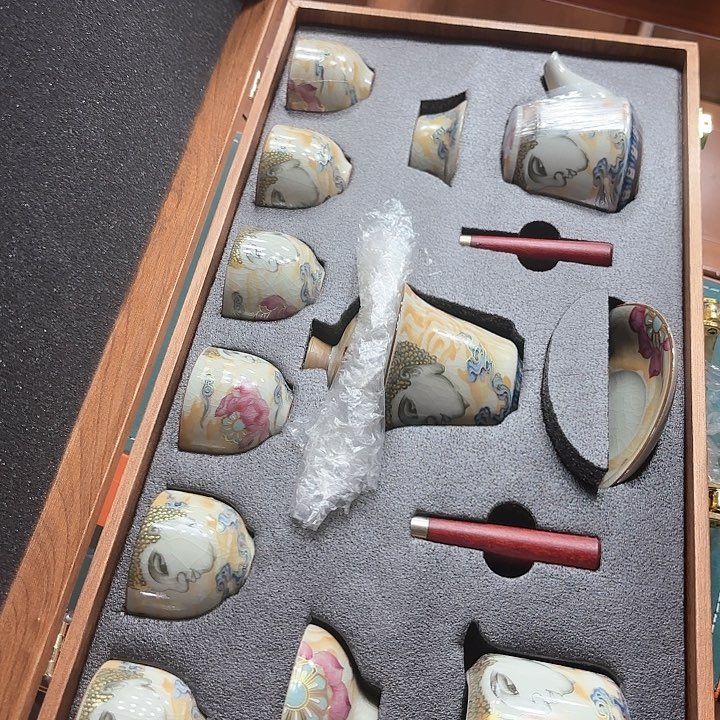 孤品茶具套装等。       