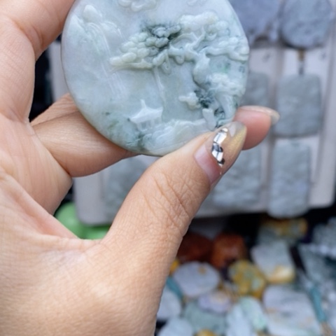 翡翠颈饰未镶嵌翡翠