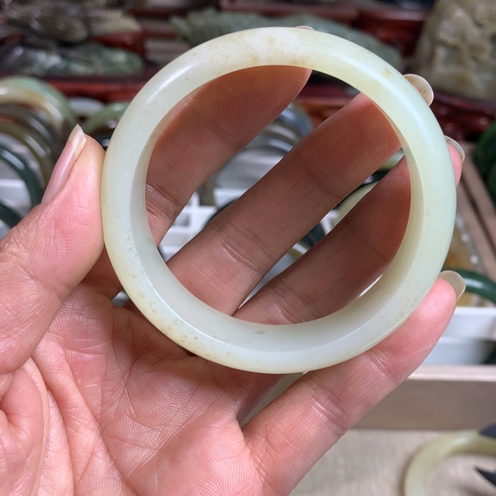 单***福和田玉（糖玉）未镶嵌手镯