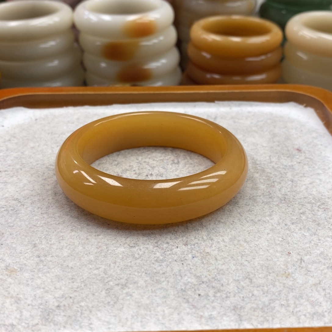 石英岩玉未镶嵌手镯（圆镯）