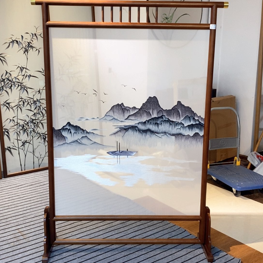 心***萍木（非红木类）苏绣源远流长屏风