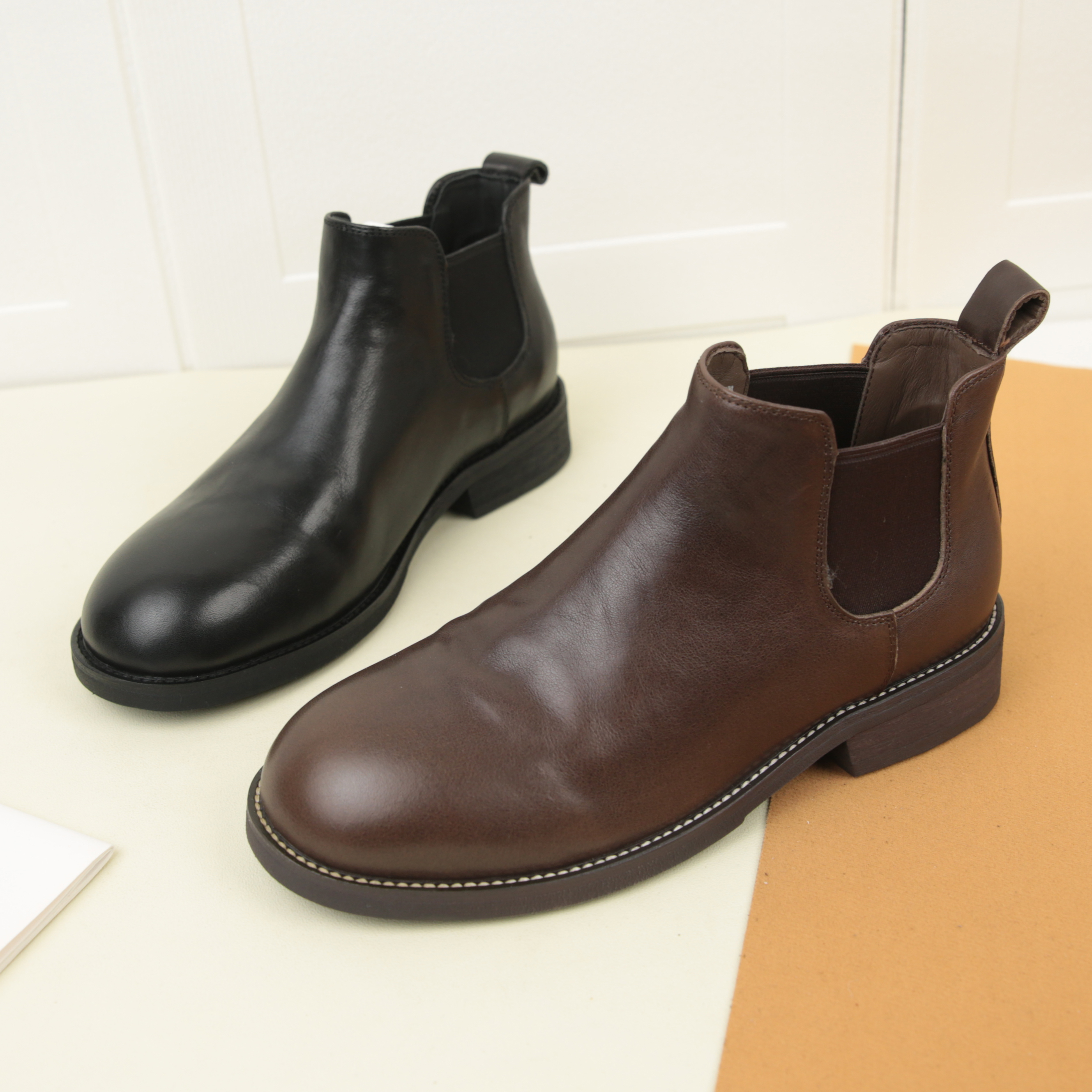 6046冬季新款圆头真皮褶皱单里短靴女松紧一脚蹬低粗跟切尔西靴