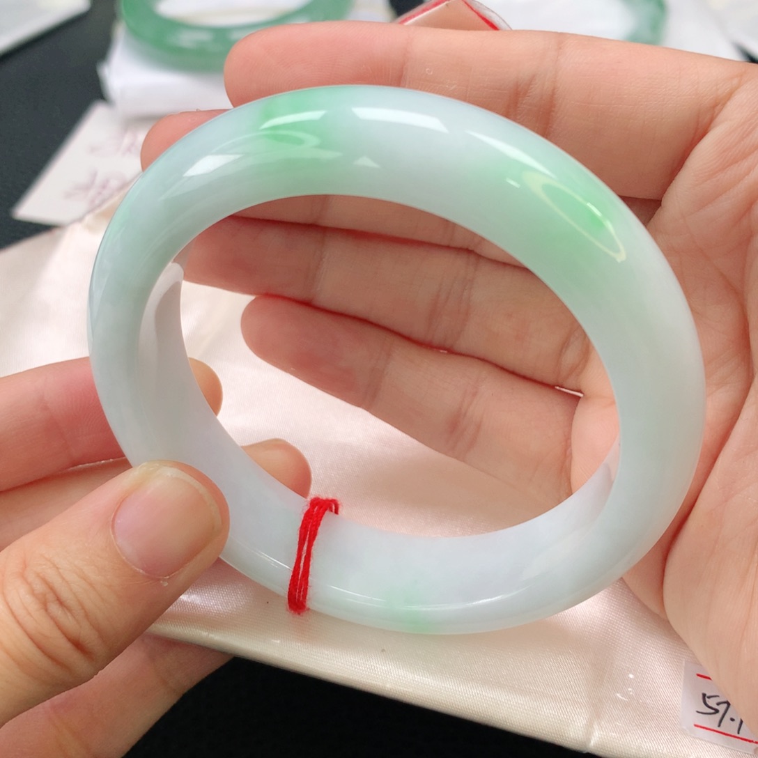 翡翠手镯未镶嵌翡翠57